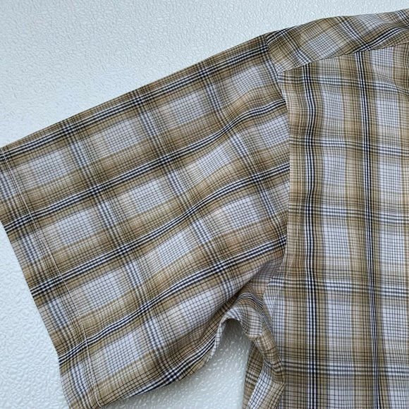 Roundtree & Yorke Men Shirt Size Medium Short Slee - Picture 3 of 7